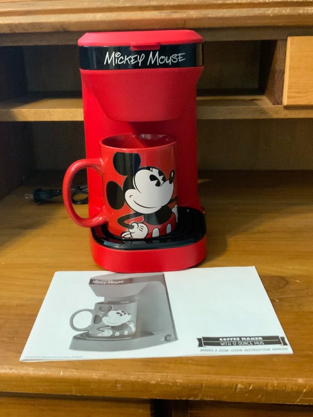 DISNEY MICKEY MOUSE SINGLE SERVE COFFEE MAKER 12 oz with MUG BRAND NEW IN BOX